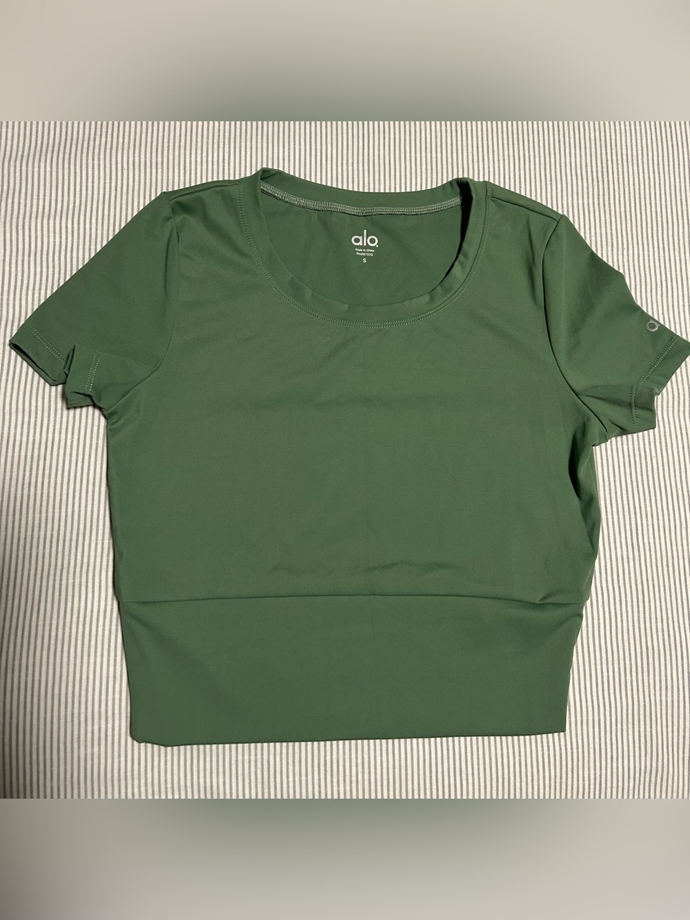 Alo Yoga Green Cropped Short Sleeve Performance Tee Size Small